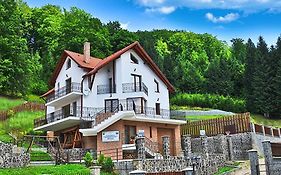 Charming Villa In A Private Mountain Resort